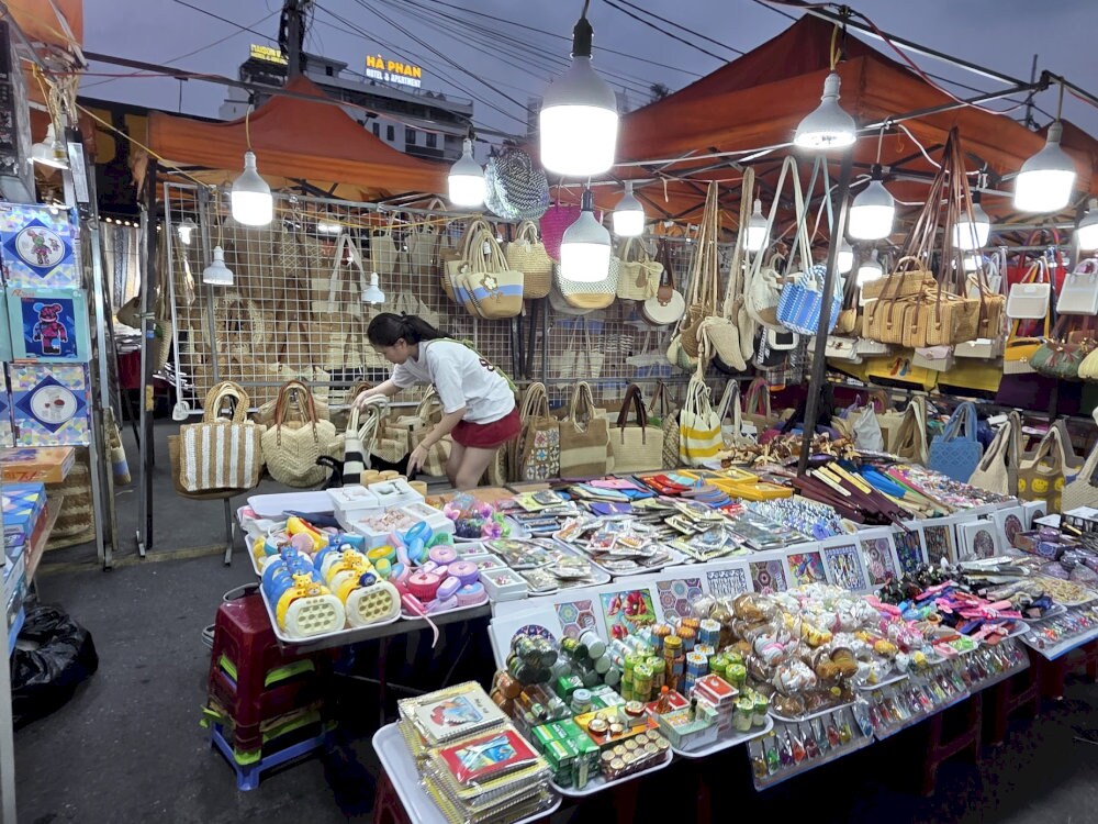 A shop selling handmade woven bags, souvenirs, small toys, beauty products, and local handicrafts